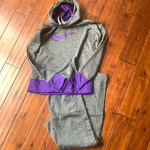 Nike therma fit sweatpants. Excellent condition. Women’s size small.
